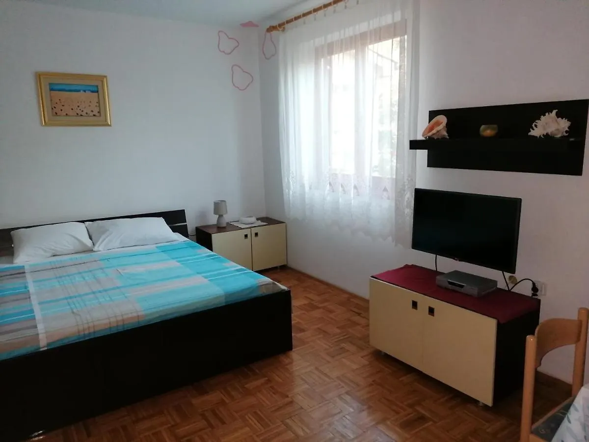 Apartments Maria Pula 0*,